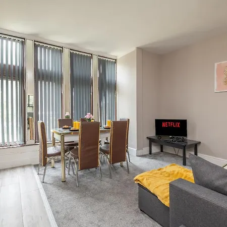 K North Park Road Apartment *